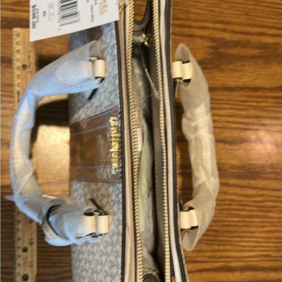 Michael Kors Cream Satchel Structured Design - Picture 4 of 8